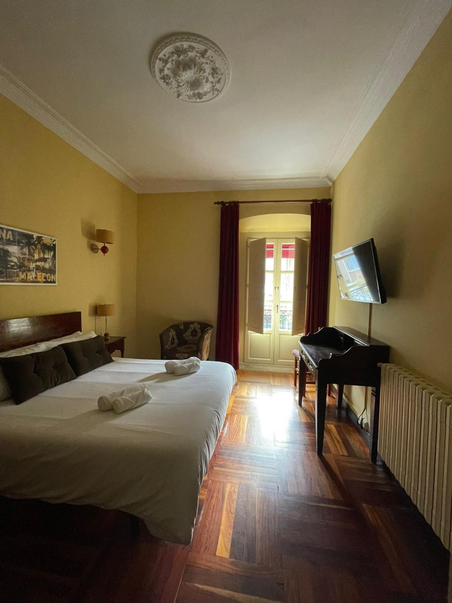 Hostal Esmeralda Comillas Bagian luar foto