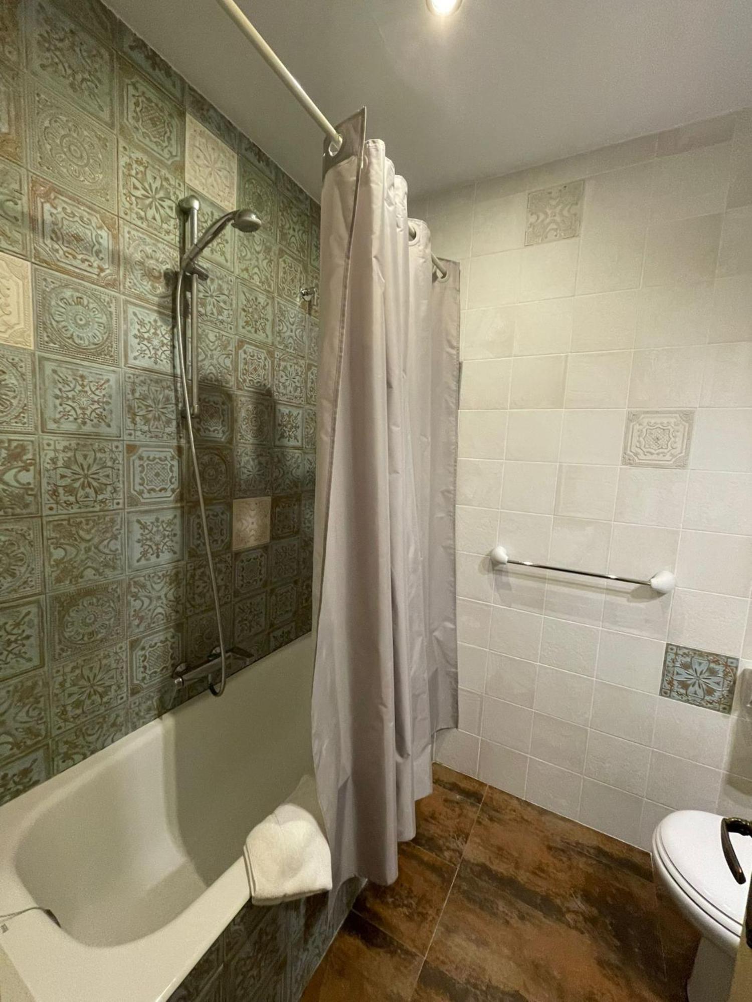 Hostal Esmeralda Comillas Bagian luar foto