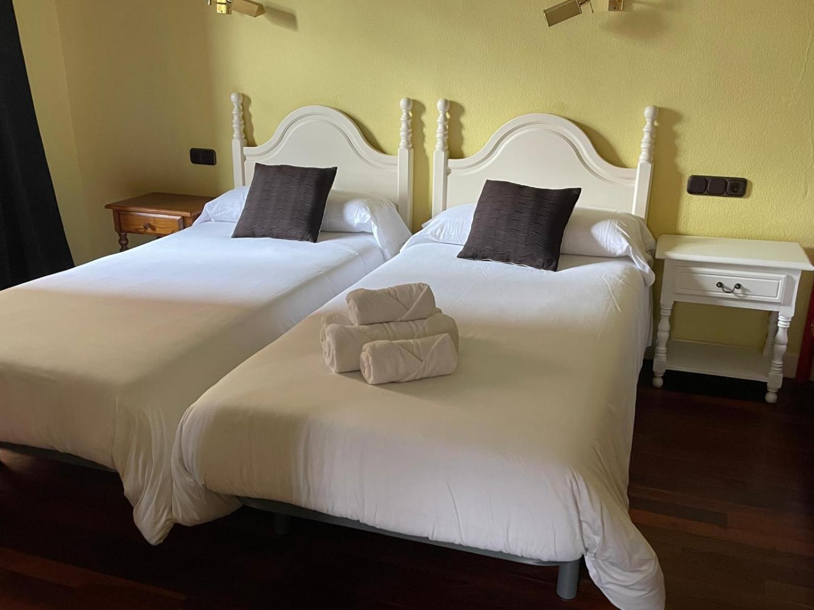 Hostal Esmeralda Comillas Bagian luar foto