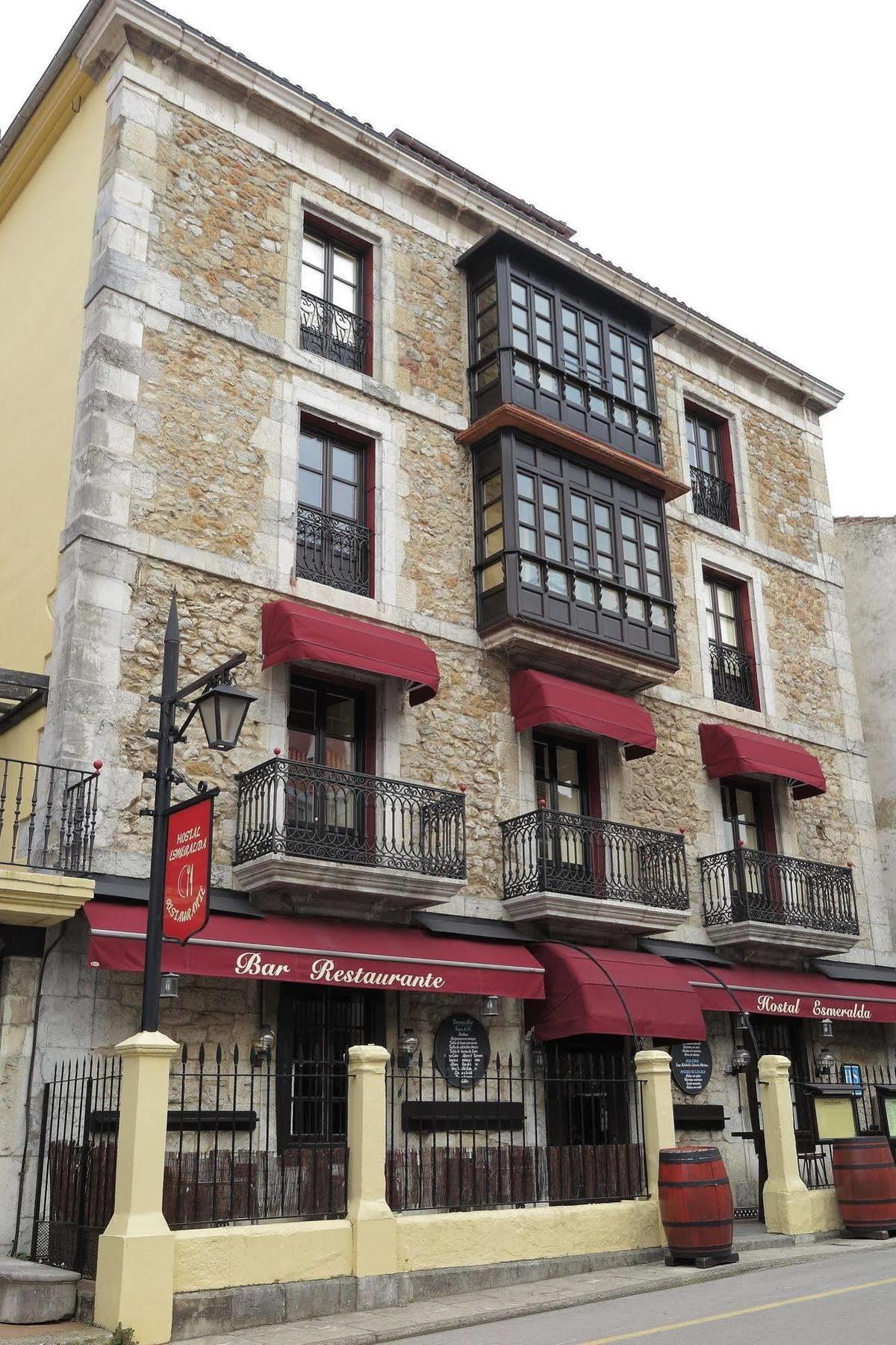 Hostal Esmeralda Comillas Bagian luar foto