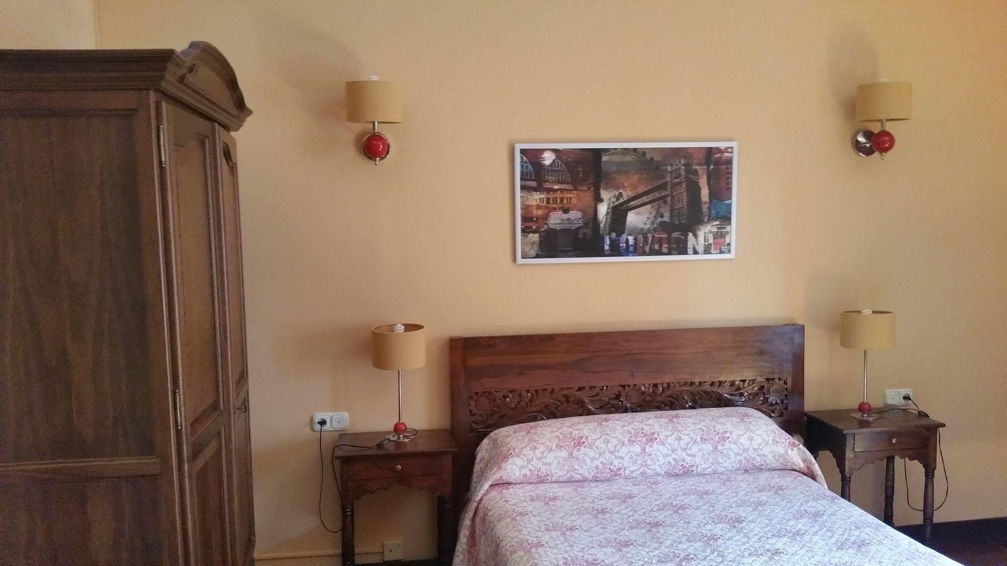 Hostal Esmeralda Comillas Bagian luar foto