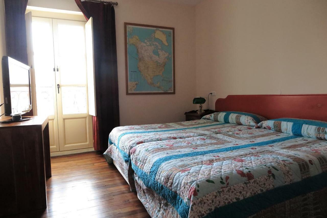 Hostal Esmeralda Comillas Bagian luar foto