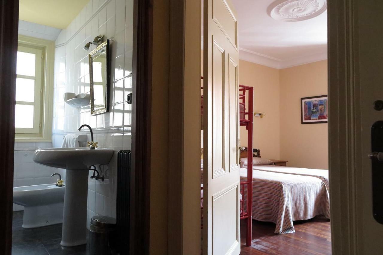 Hostal Esmeralda Comillas Bagian luar foto
